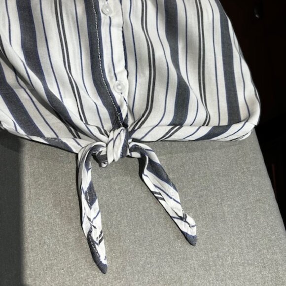 Closet Clearance Grey and White Button Down Long Sleeve Tie waist Shirt - Picture 4 of 11